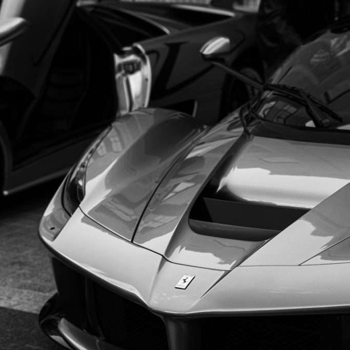 Corvette und Aston Martin